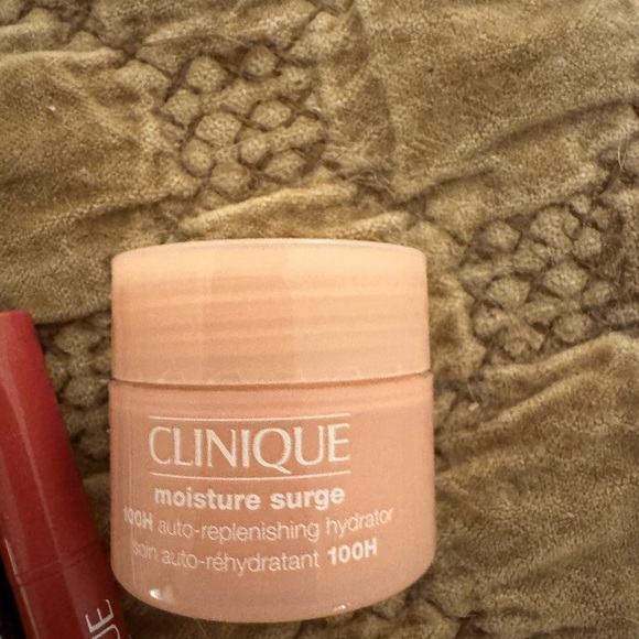 Clinique Mini Makeup Set and Pouch 💕 NWT. - Picture 2 of 7
